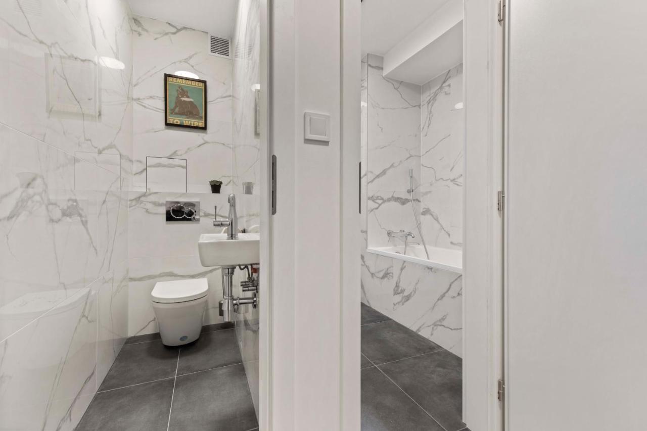 2 Bedroom Apt Steps To Nivy Station Bratislava Esterno foto